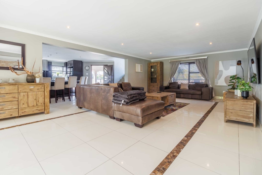 4 Bedroom Property for Sale in Flamingo Vlei Western Cape